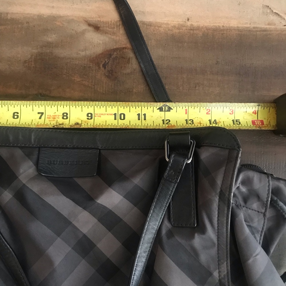 EUC Burberry Purse - Picture 10 of 13